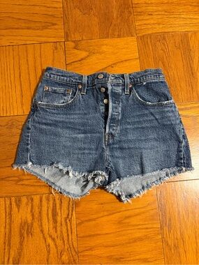 💖Super cute 💖 adorable 💖 Levi’s Strauss 💖 cut off  💖 Levi’s 💖 shorts 💖 EUC 💖 501